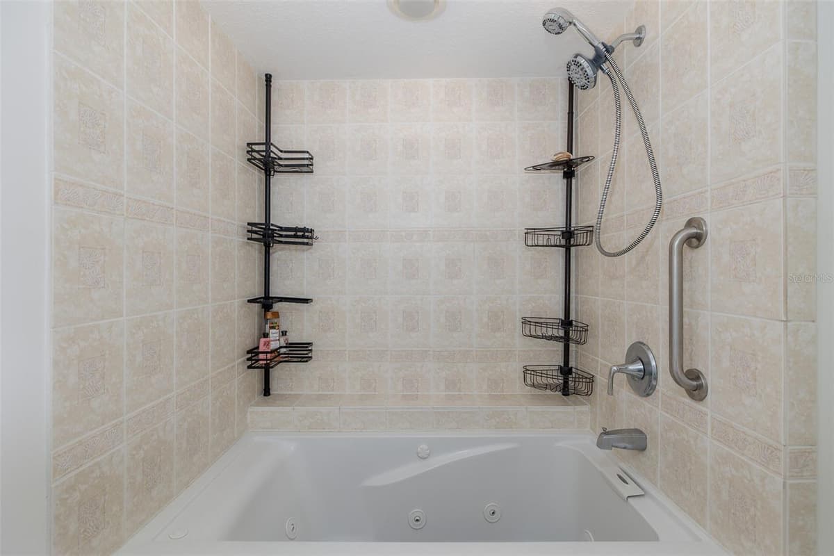18822 MAJESTIC OAK COURT — photo 36 of 69