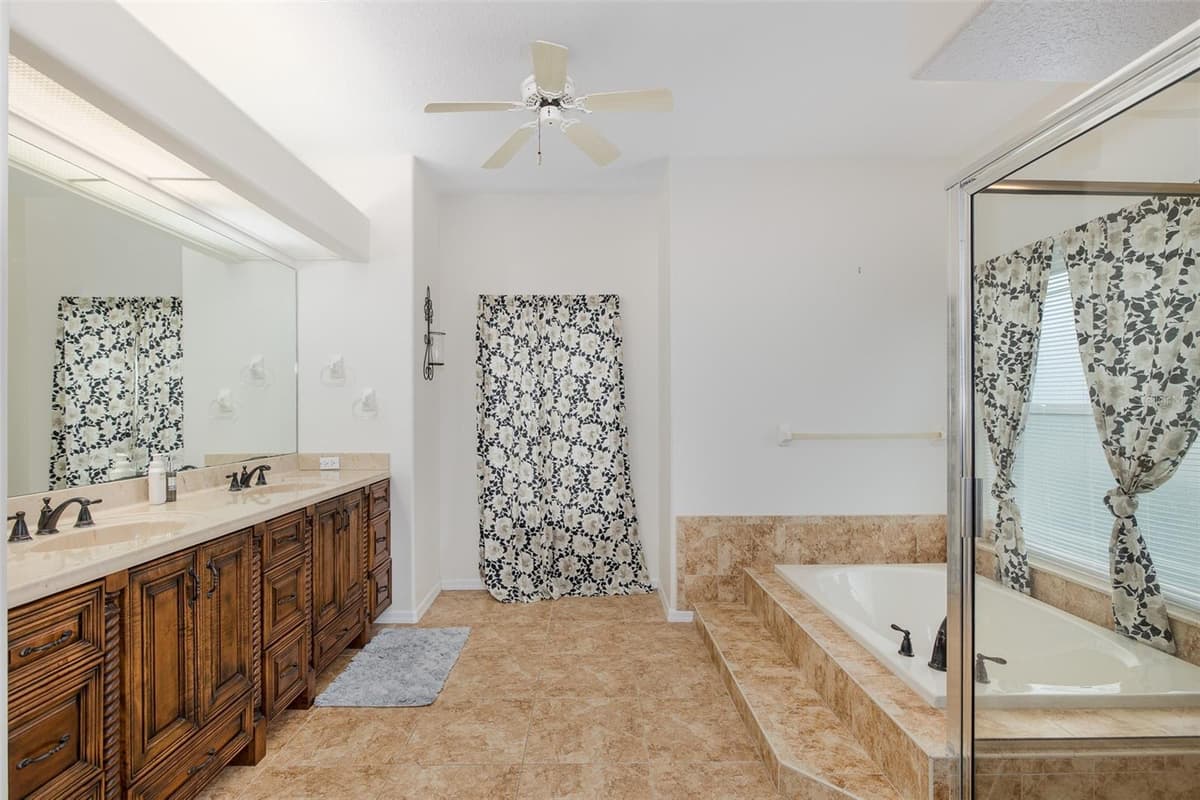 18822 MAJESTIC OAK COURT — photo 37 of 69