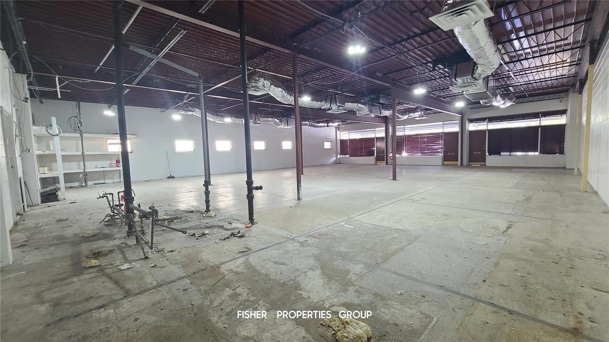 211-213 DAVIS BOULEVARD — photo 4 of 8