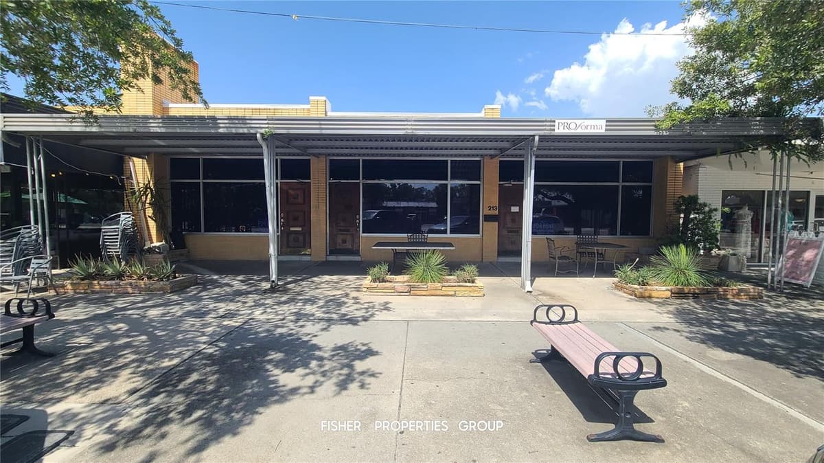 211-213 DAVIS BOULEVARD — photo 1 of 8