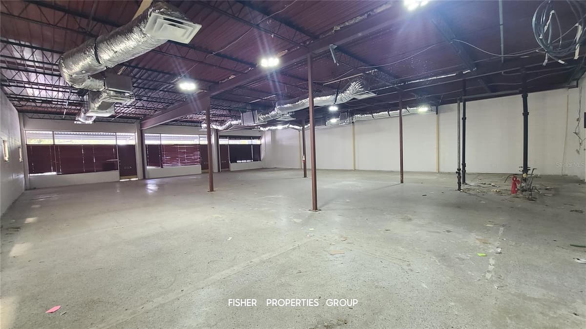 211-213 DAVIS BOULEVARD — photo 3 of 8