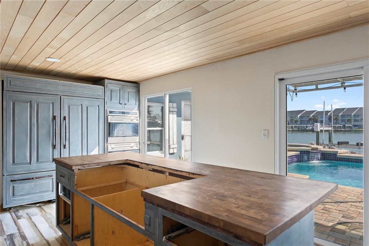10038 YACHT CLUB DRIVE — photo 12 of 39