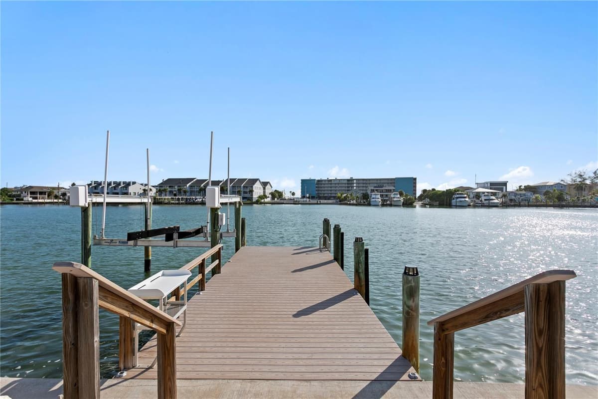 10038 YACHT CLUB DRIVE — photo 21 of 39