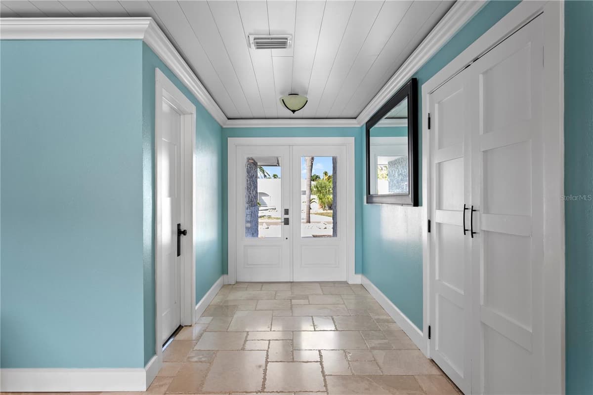 10038 YACHT CLUB DRIVE — photo 5 of 39