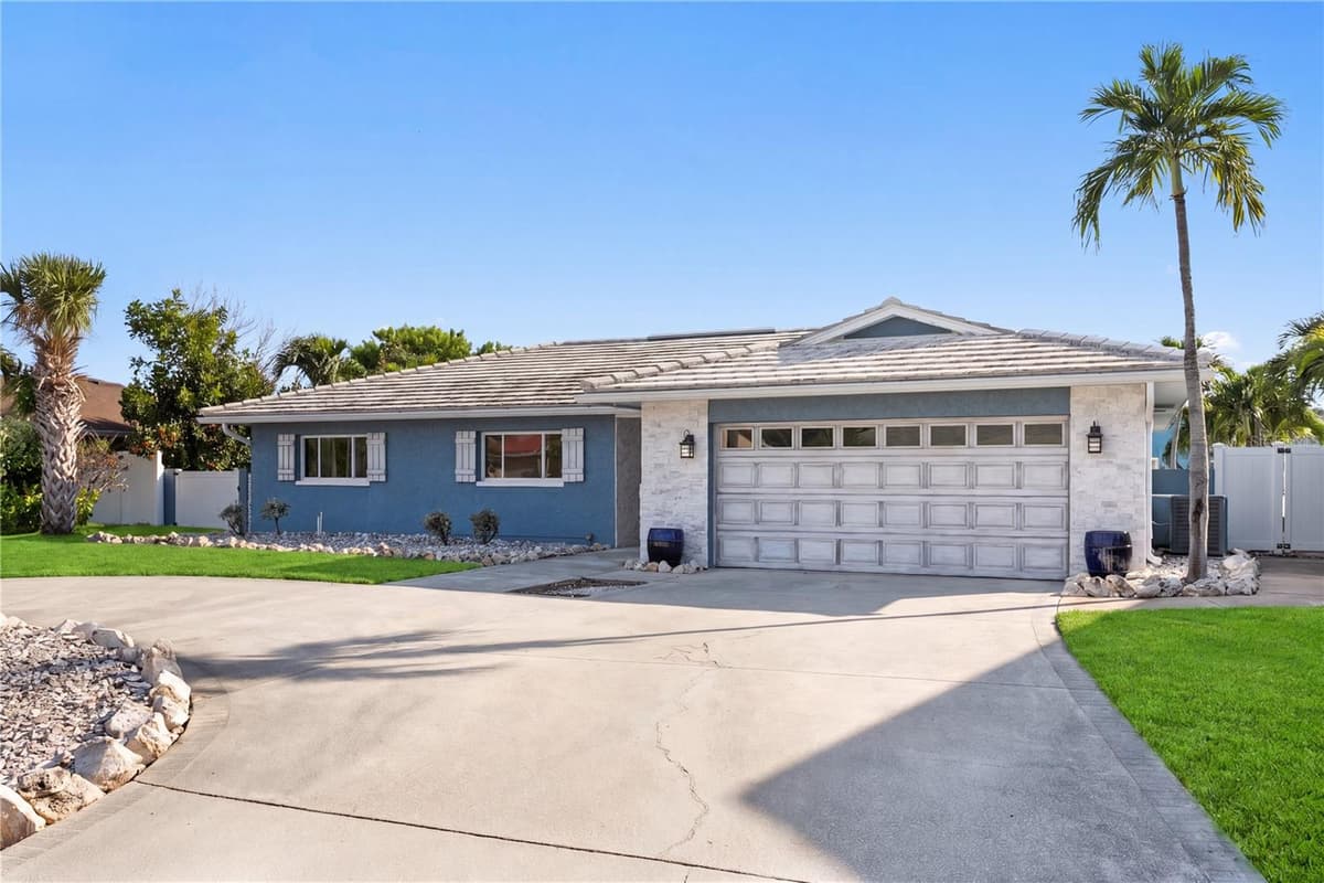 10038 YACHT CLUB DRIVE — photo 37 of 39