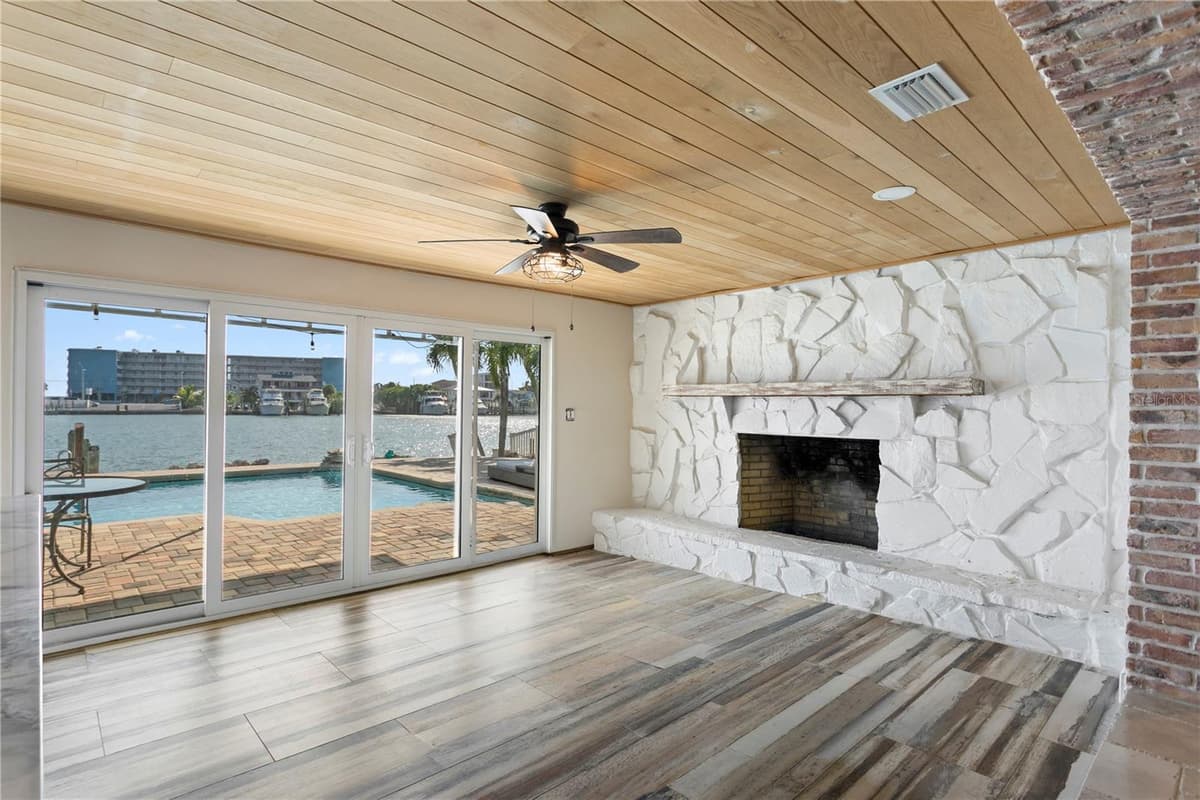 10038 YACHT CLUB DRIVE — photo 7 of 39