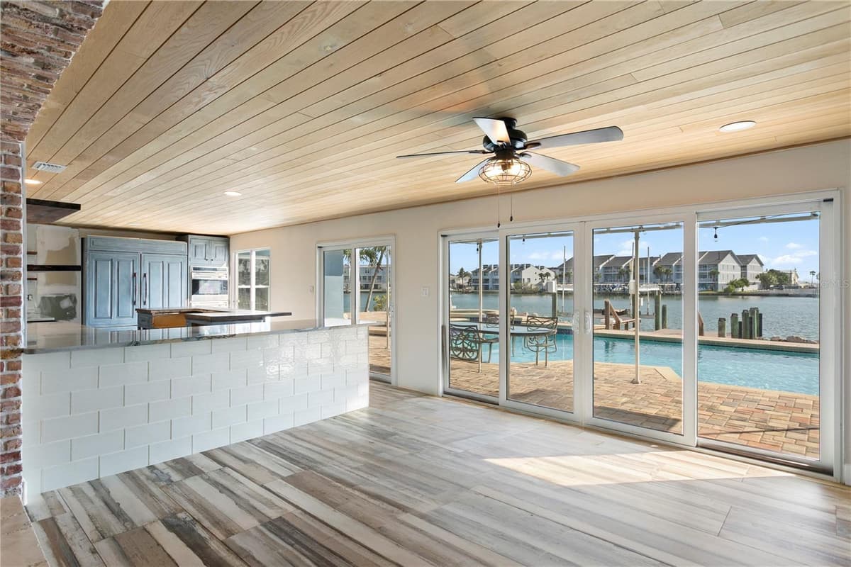 10038 YACHT CLUB DRIVE — photo 10 of 39