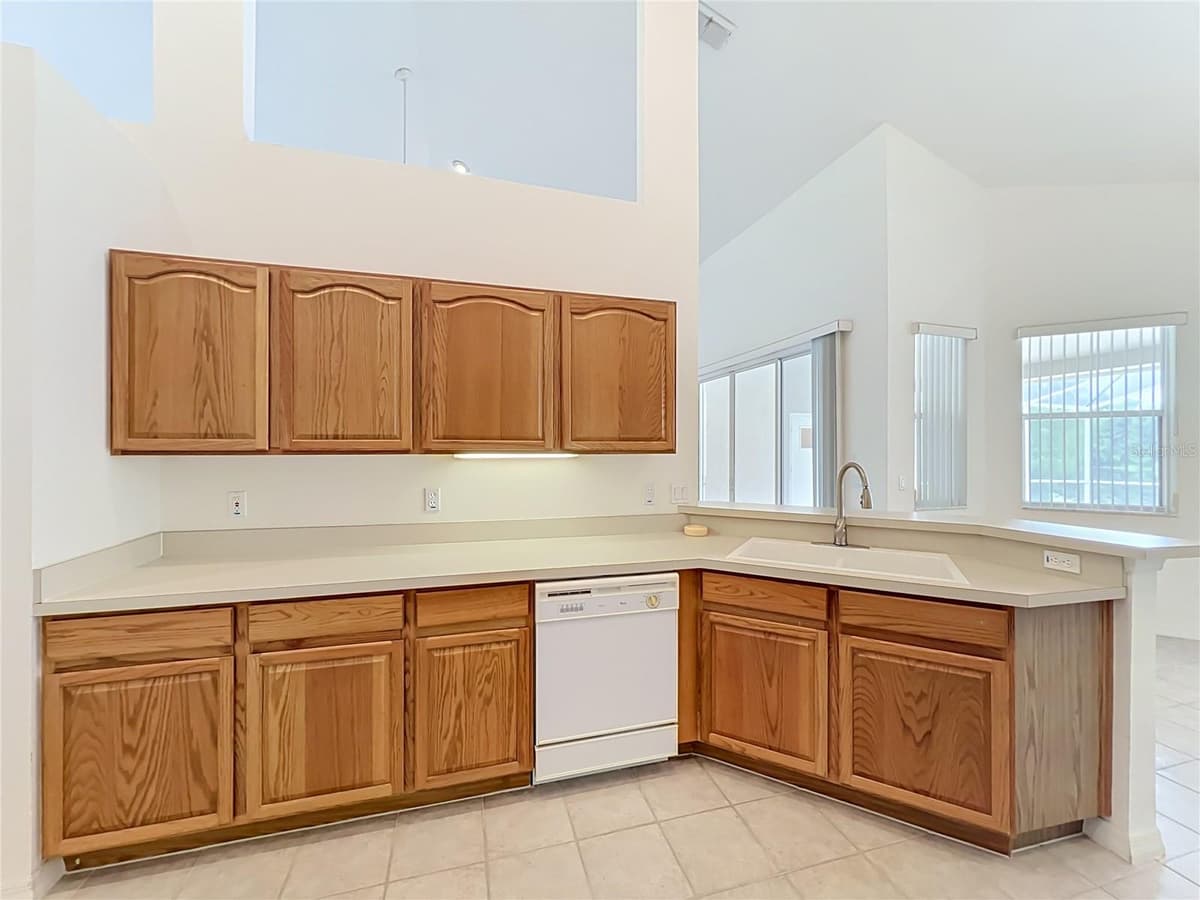 635 LONG LAKE DRIVE — photo 32 of 100