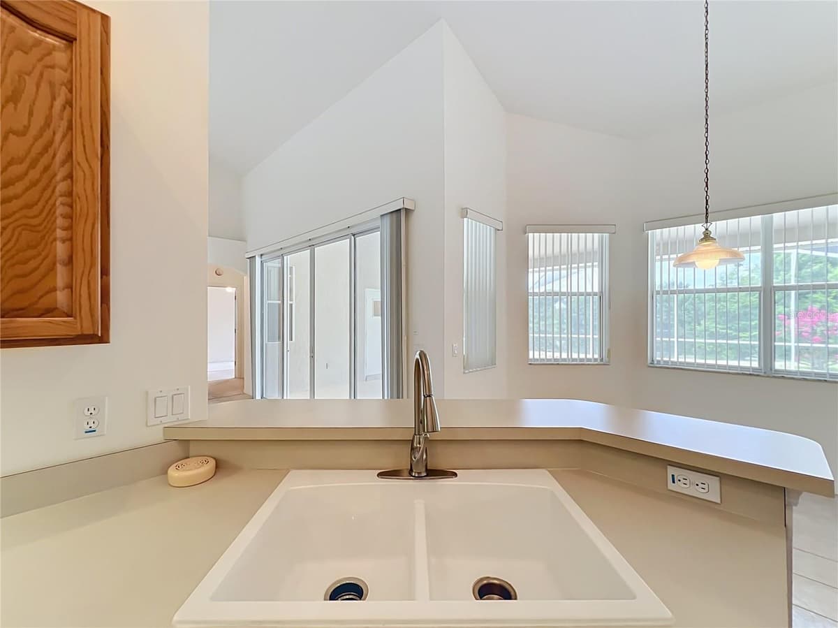 635 LONG LAKE DRIVE — photo 31 of 100