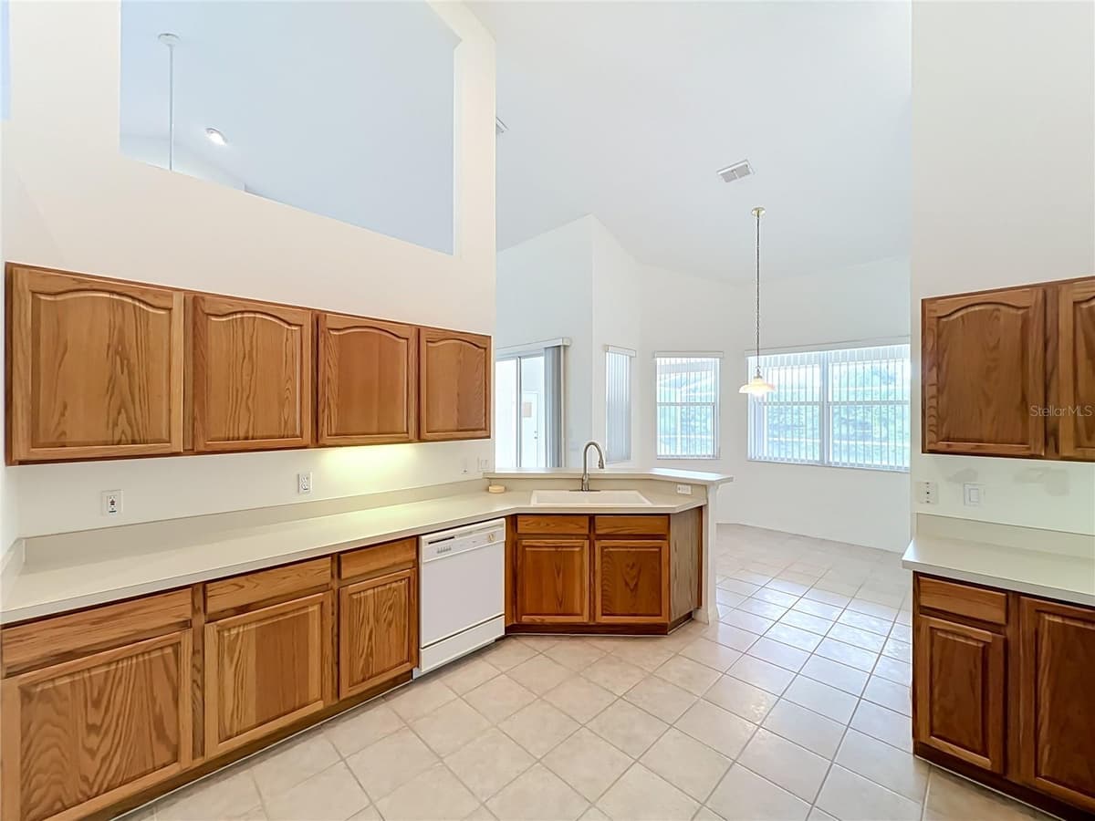 635 LONG LAKE DRIVE — photo 33 of 100