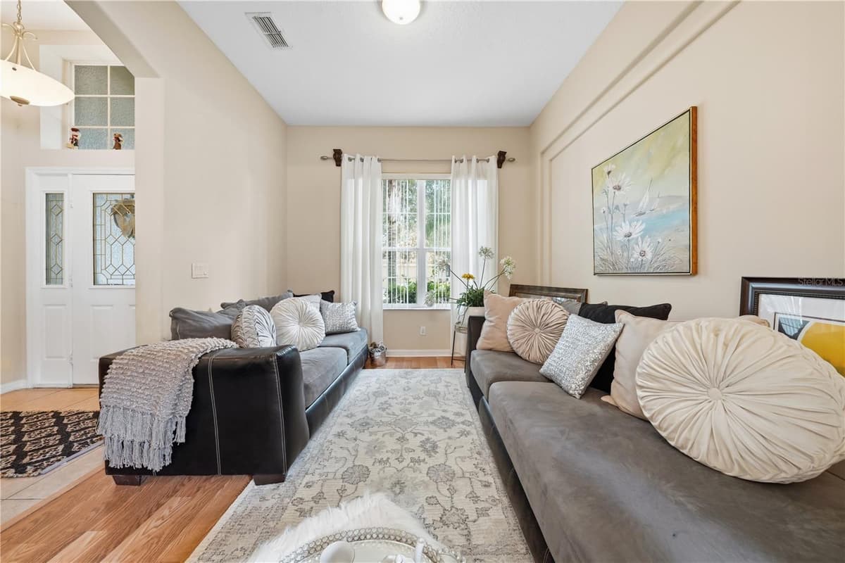 458 WOODFORD DRIVE — photo 4 of 35