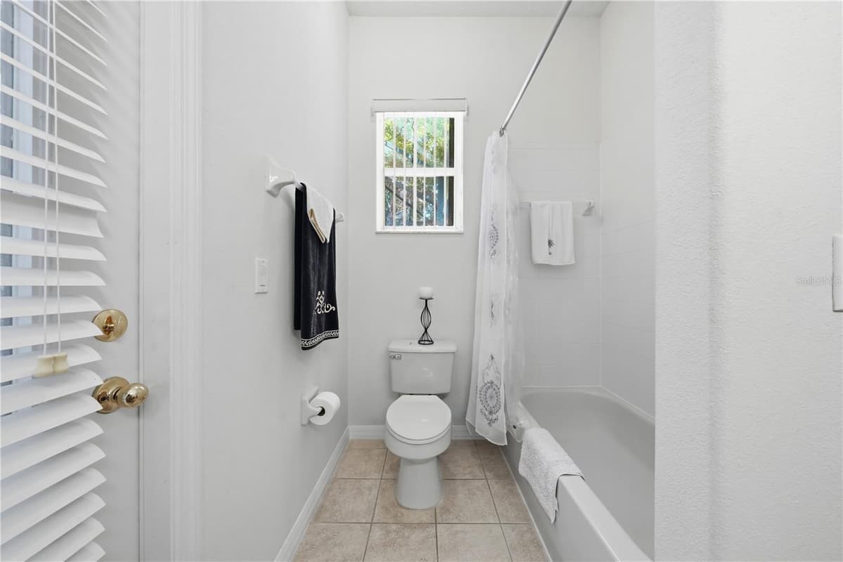 458 WOODFORD DRIVE — photo 26 of 35