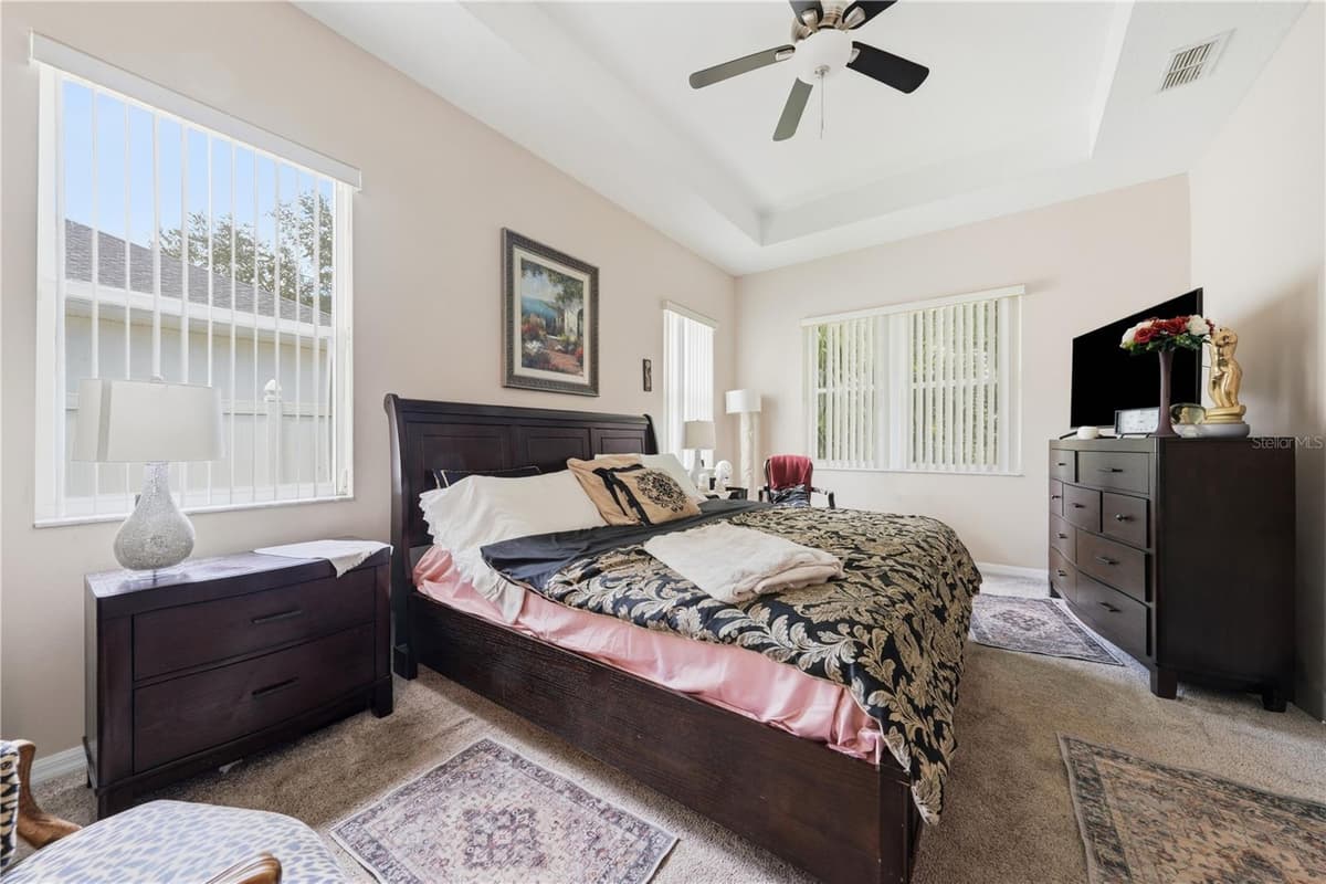 458 WOODFORD DRIVE — photo 15 of 35