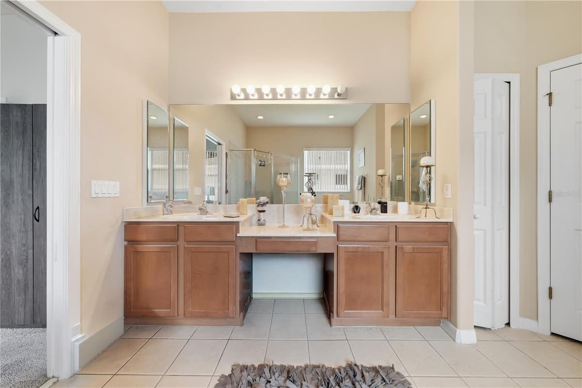 458 WOODFORD DRIVE — photo 17 of 35