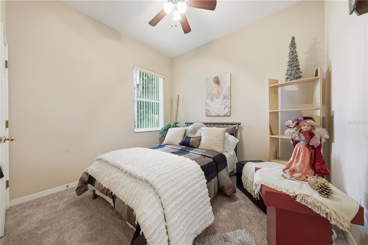 458 WOODFORD DRIVE — photo 19 of 35