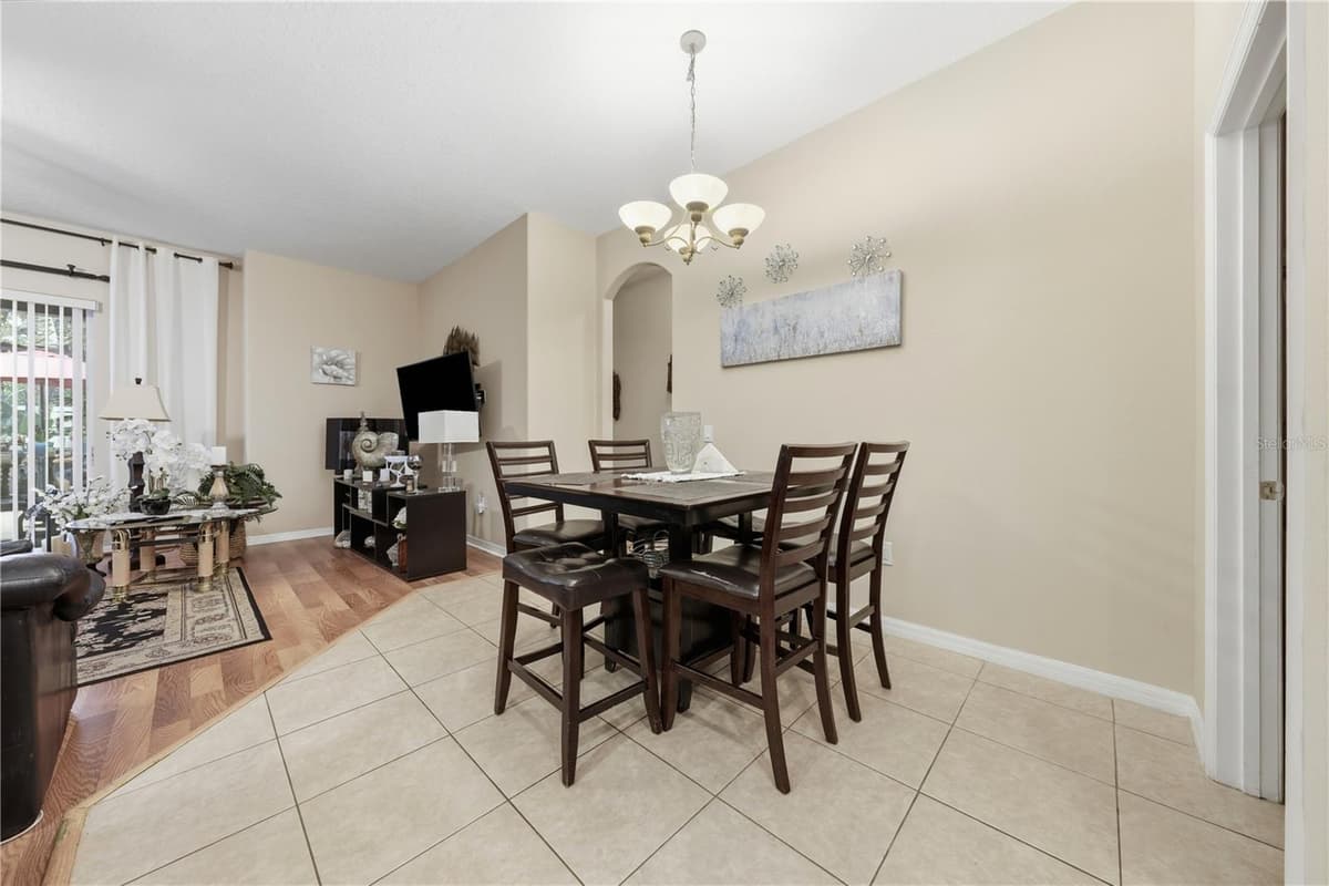 458 WOODFORD DRIVE — photo 10 of 35