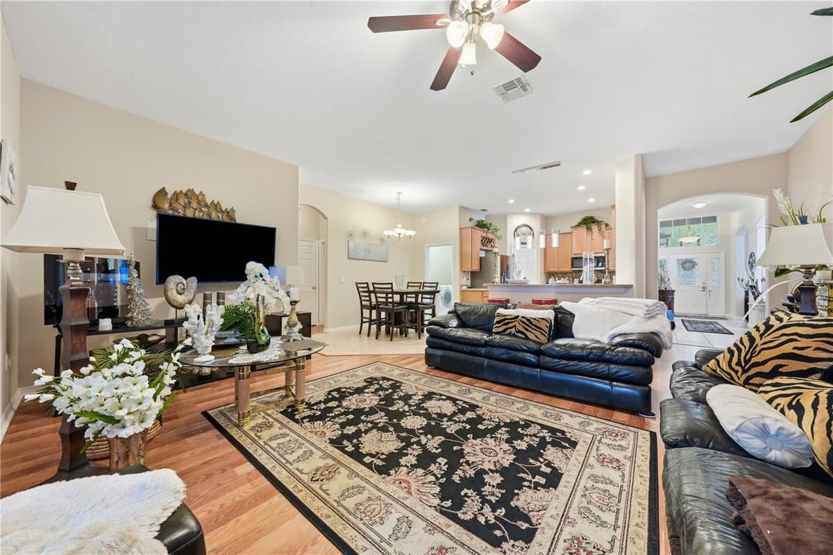 458 WOODFORD DRIVE — photo 7 of 35
