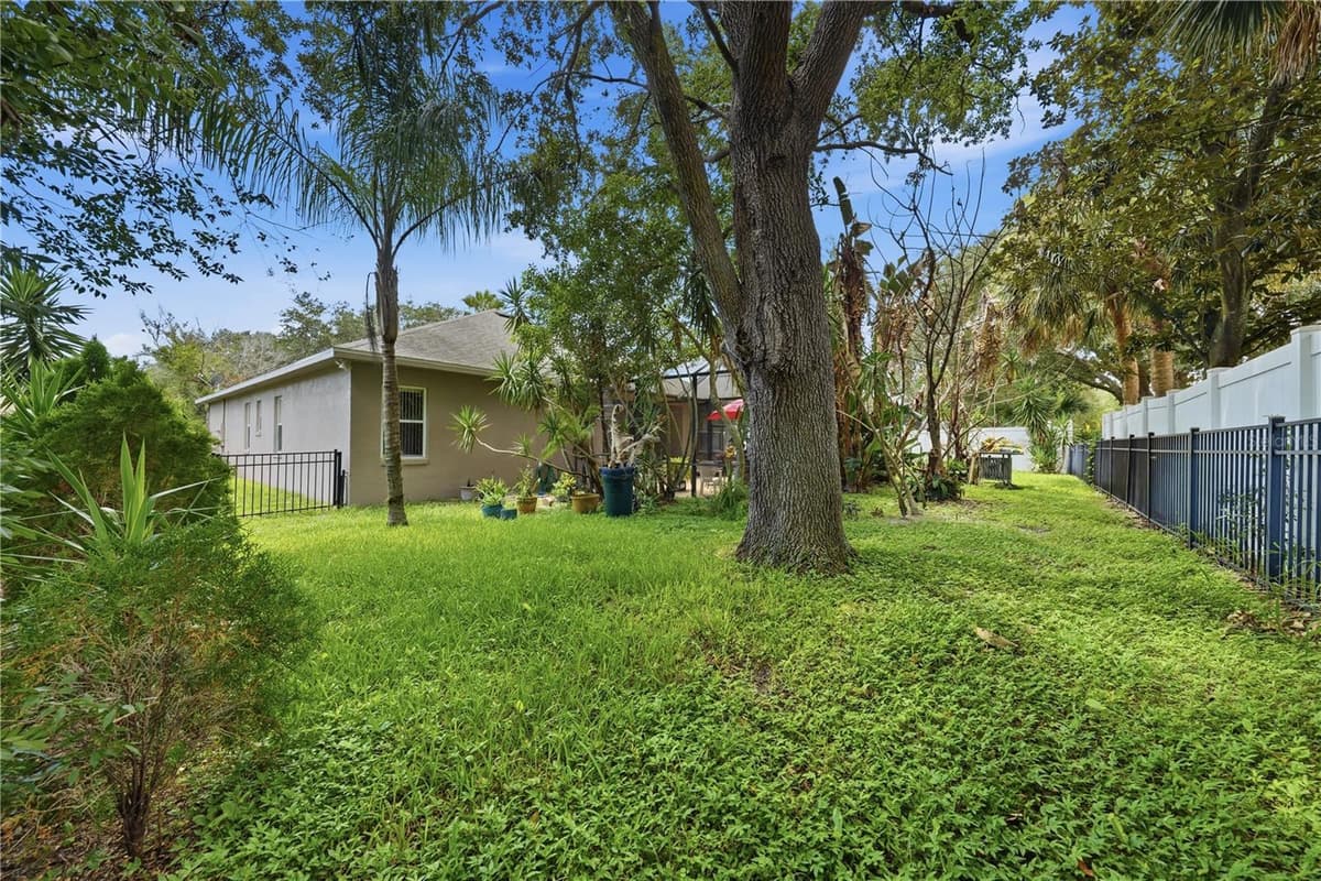 458 WOODFORD DRIVE — photo 32 of 35
