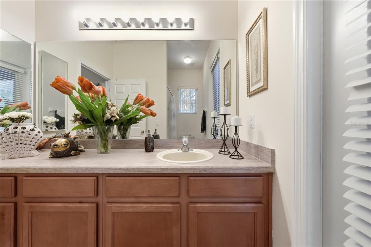 458 WOODFORD DRIVE — photo 25 of 35
