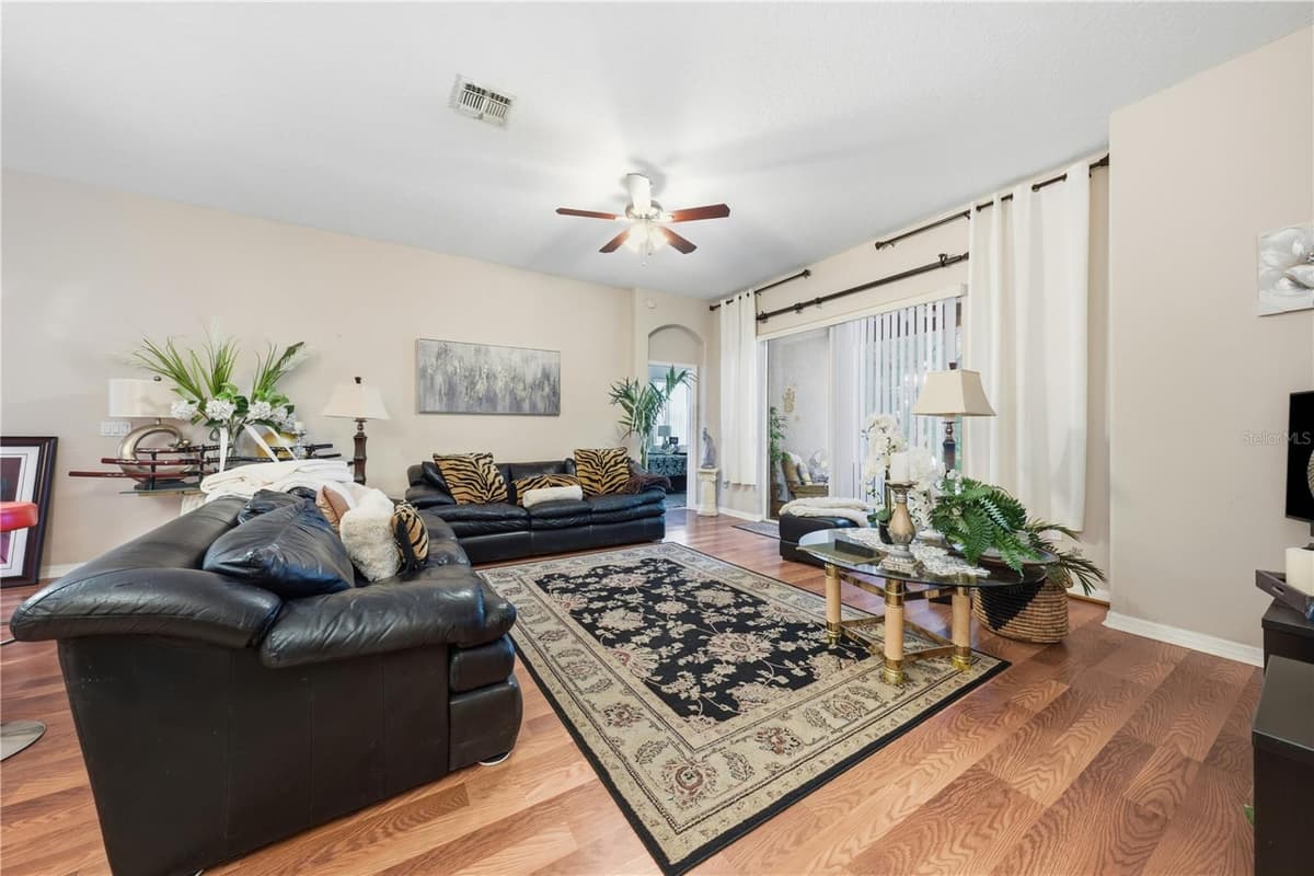 458 WOODFORD DRIVE — photo 12 of 35