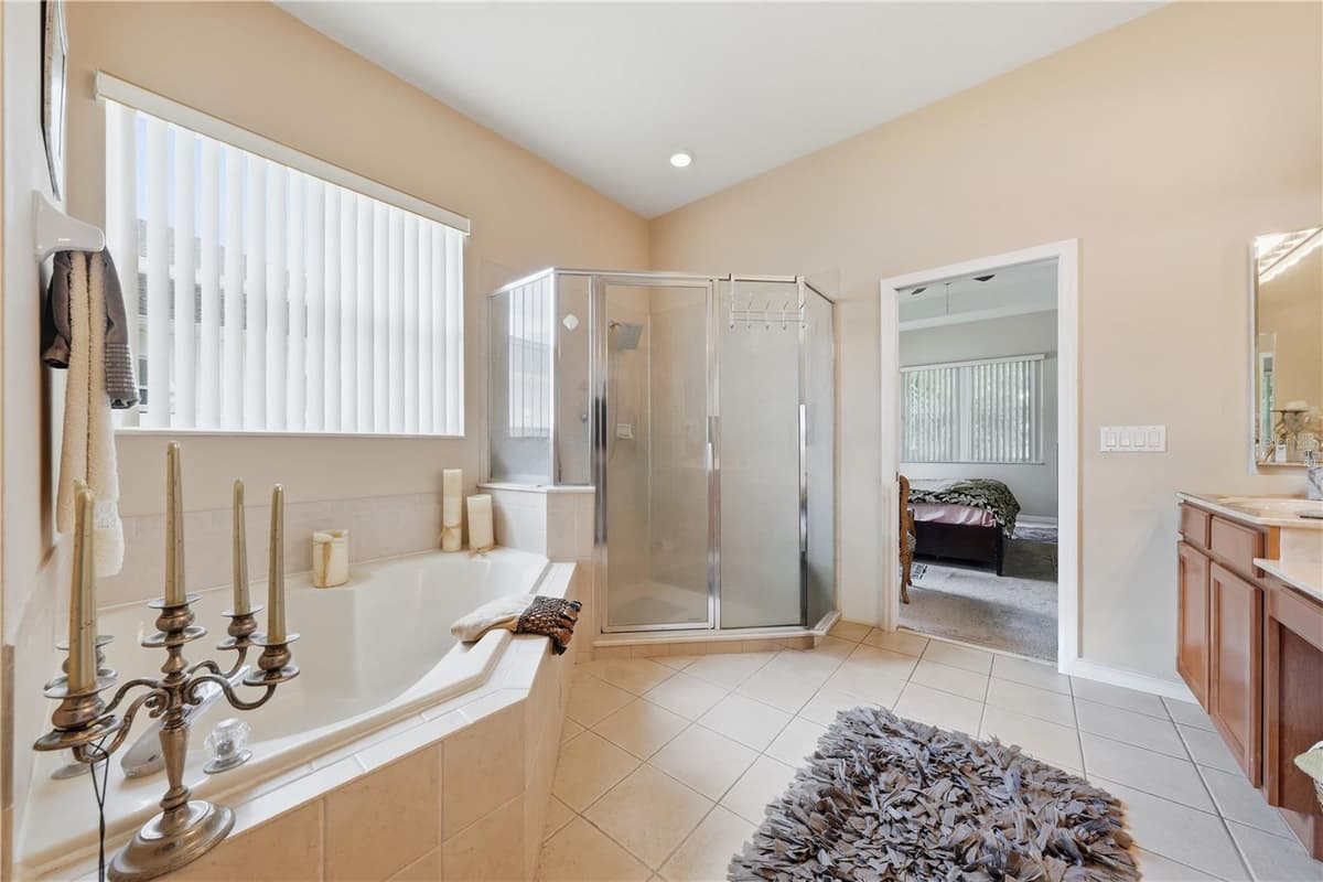 458 WOODFORD DRIVE — photo 18 of 35