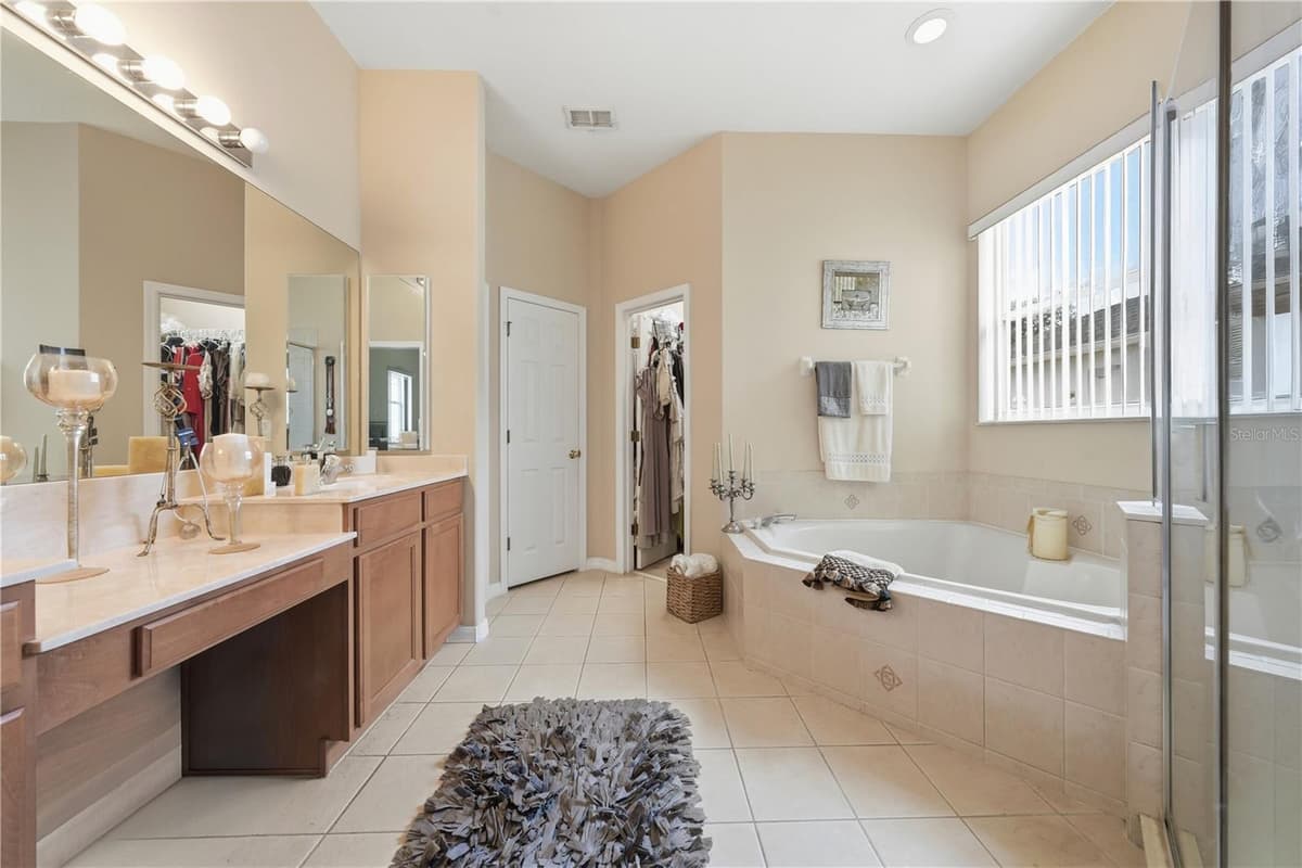 458 WOODFORD DRIVE — photo 16 of 35