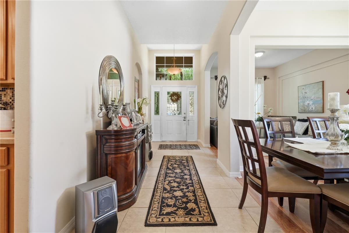 458 WOODFORD DRIVE — photo 3 of 35
