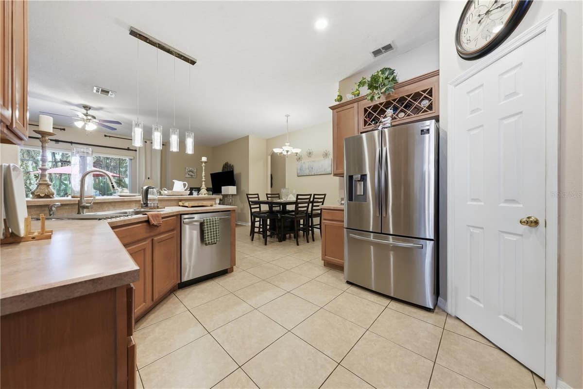 458 WOODFORD DRIVE — photo 9 of 35