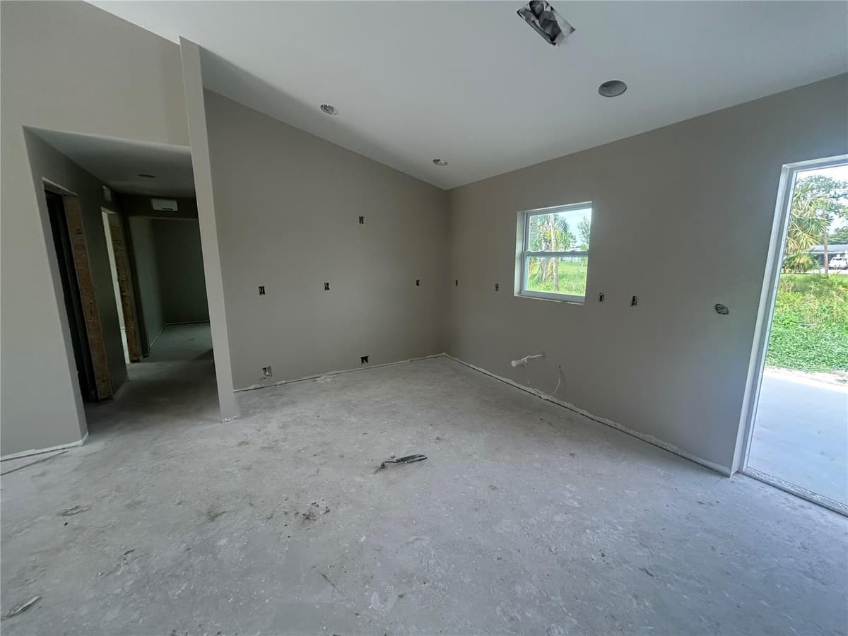 11506 LEMON AVENUE — photo 3 of 17