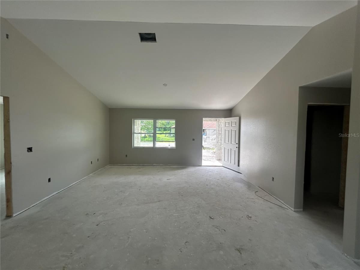 11506 LEMON AVENUE — photo 4 of 17