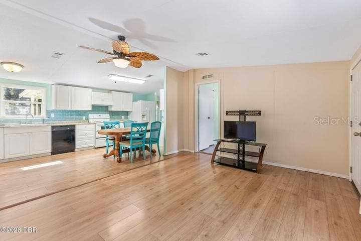10120 OLIVER AVENUE — photo 6 of 50
