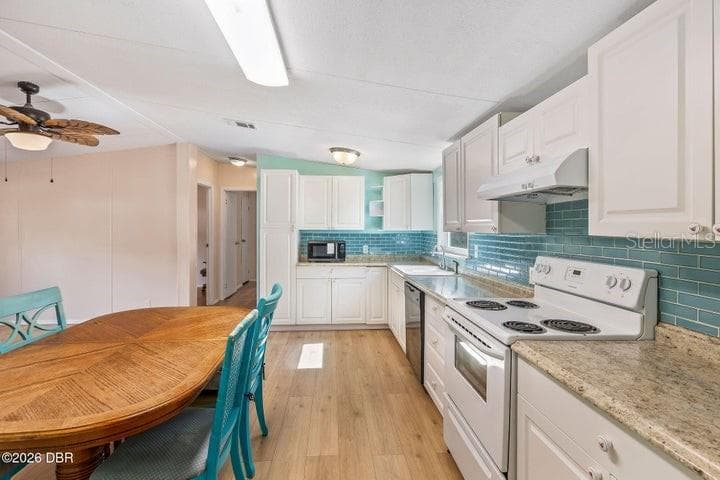 10120 OLIVER AVENUE — photo 11 of 50