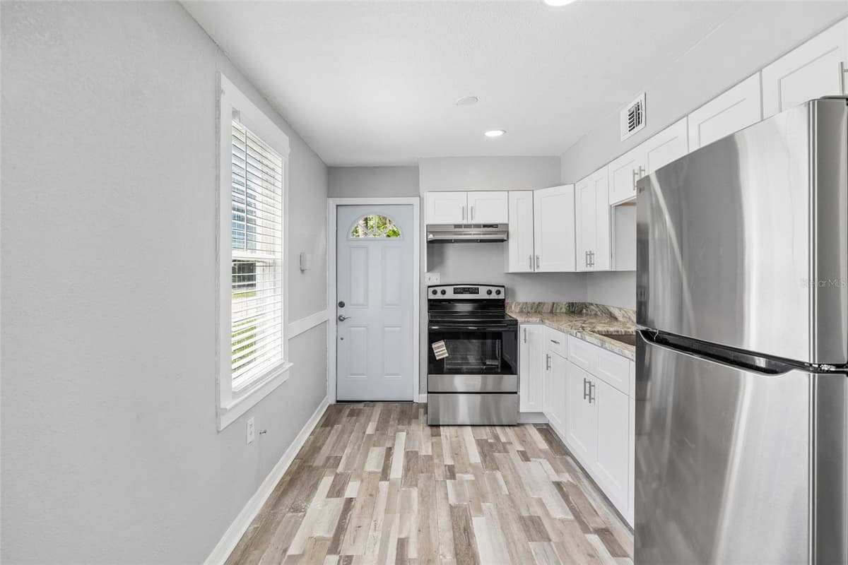 128 NORTH STREET — photo 6 of 33