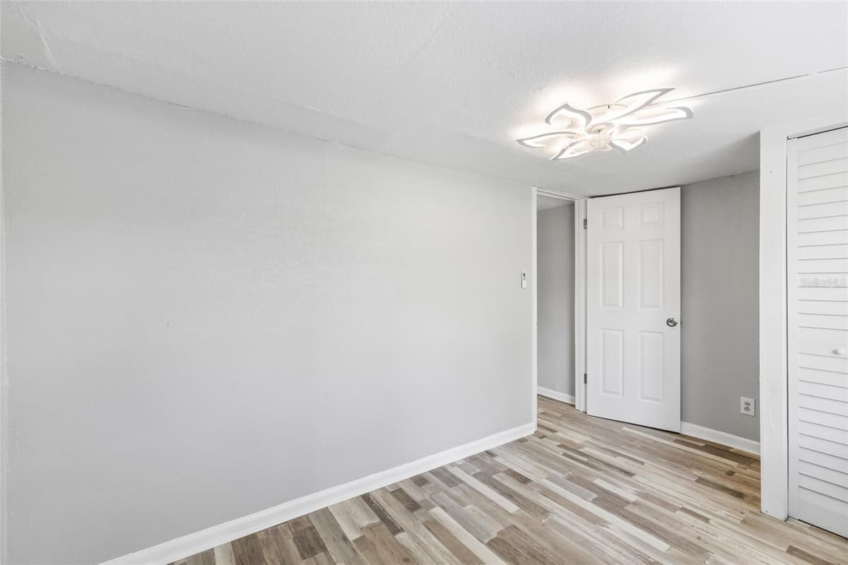 128 NORTH STREET — photo 17 of 33