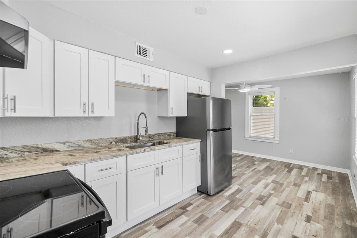 128 NORTH STREET — photo 7 of 33