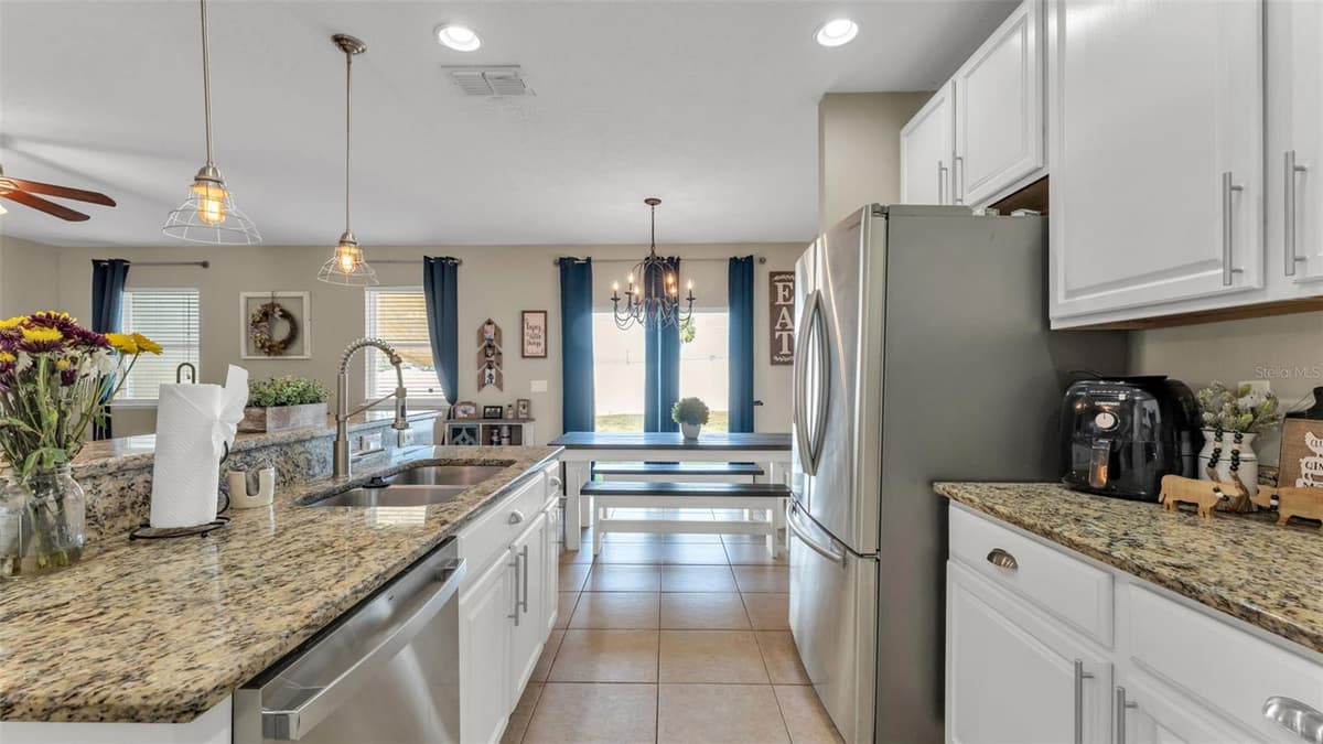 5798 DORNICH DRIVE — photo 11 of 31