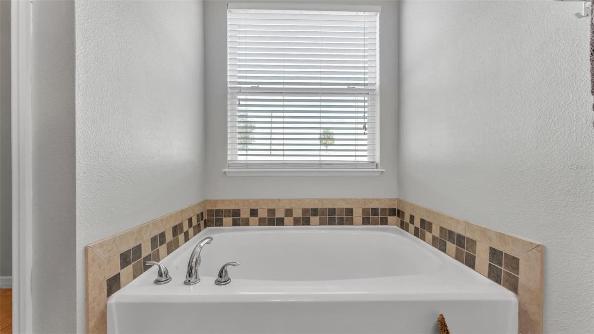 5798 DORNICH DRIVE — photo 16 of 31