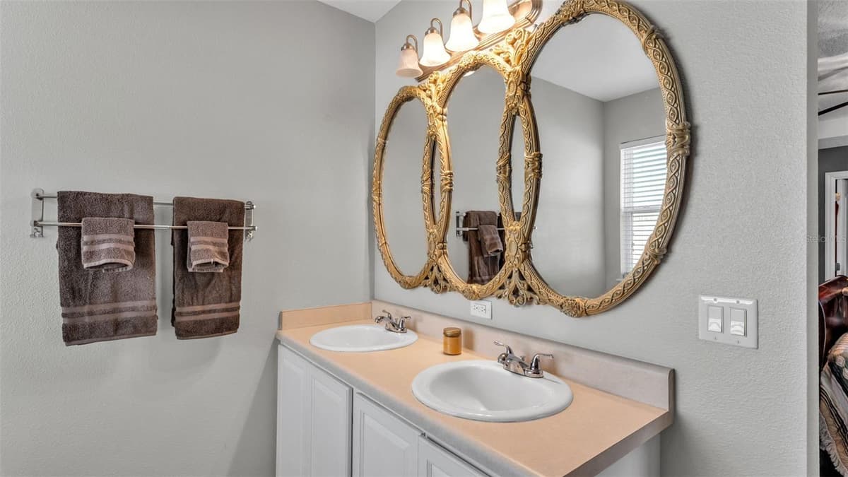 5798 DORNICH DRIVE — photo 15 of 31