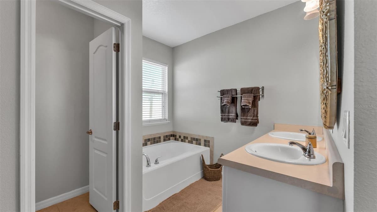 5798 DORNICH DRIVE — photo 14 of 31