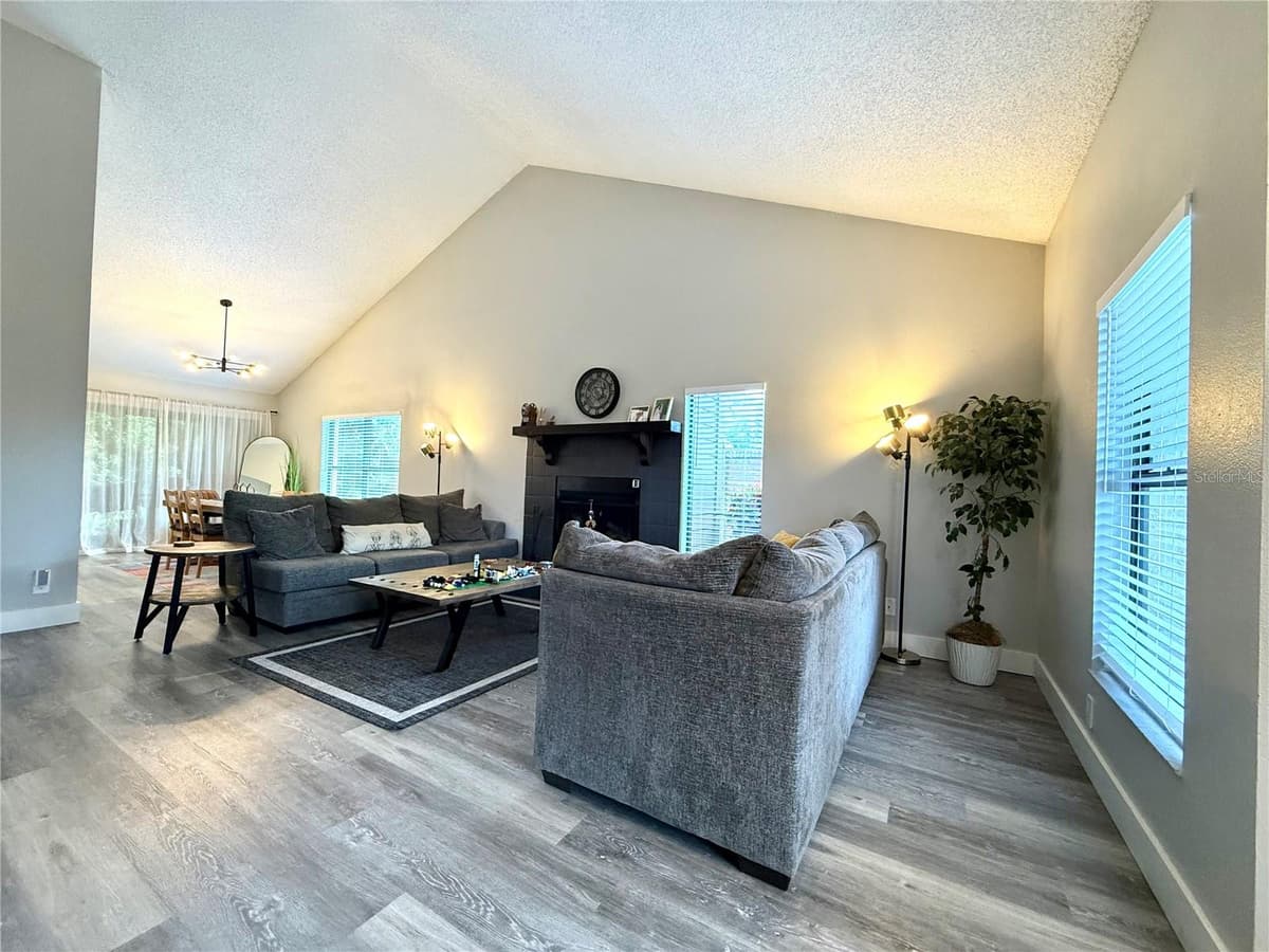 2816 COUNTRYBROOK DRIVE — photo 3 of 31