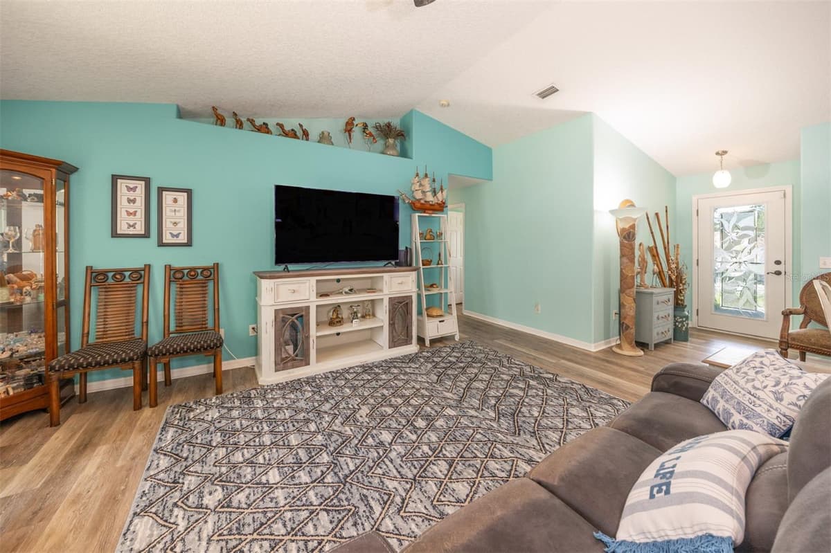 69 PICKERING DRIVE — photo 7 of 35