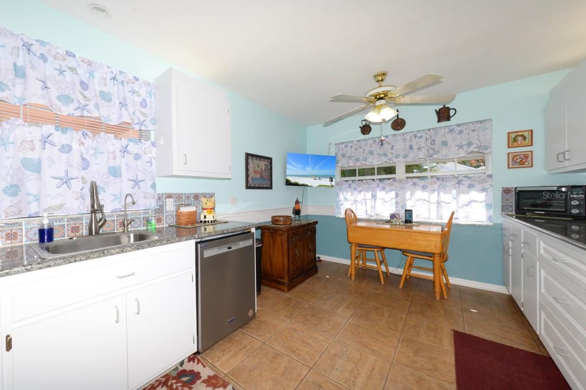 483 WINWOOD COURT — photo 8 of 35