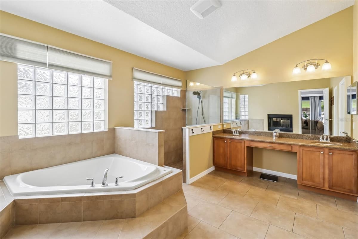 225 GLEN ABBEY LANE — photo 40 of 53