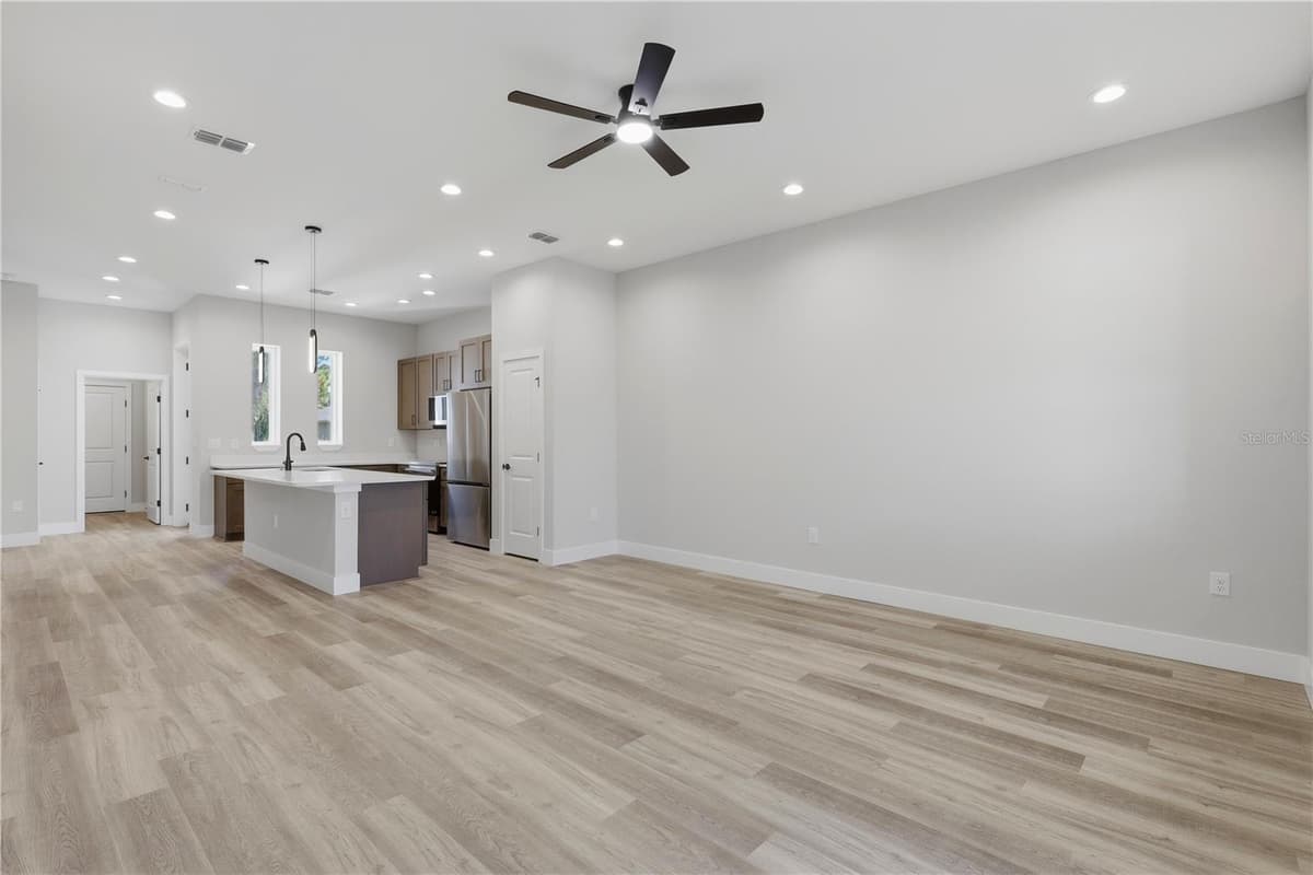 6 UNICORN COURT — photo 3 of 76