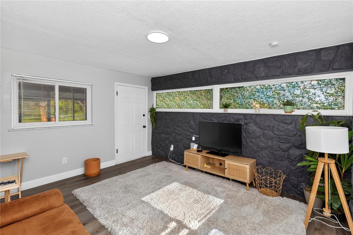 501 FITZGERALD DRIVE — photo 13 of 26