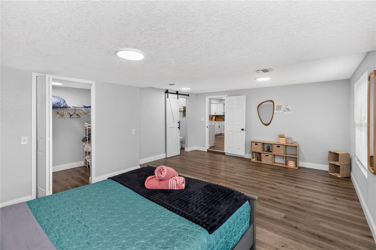 501 FITZGERALD DRIVE — photo 9 of 26