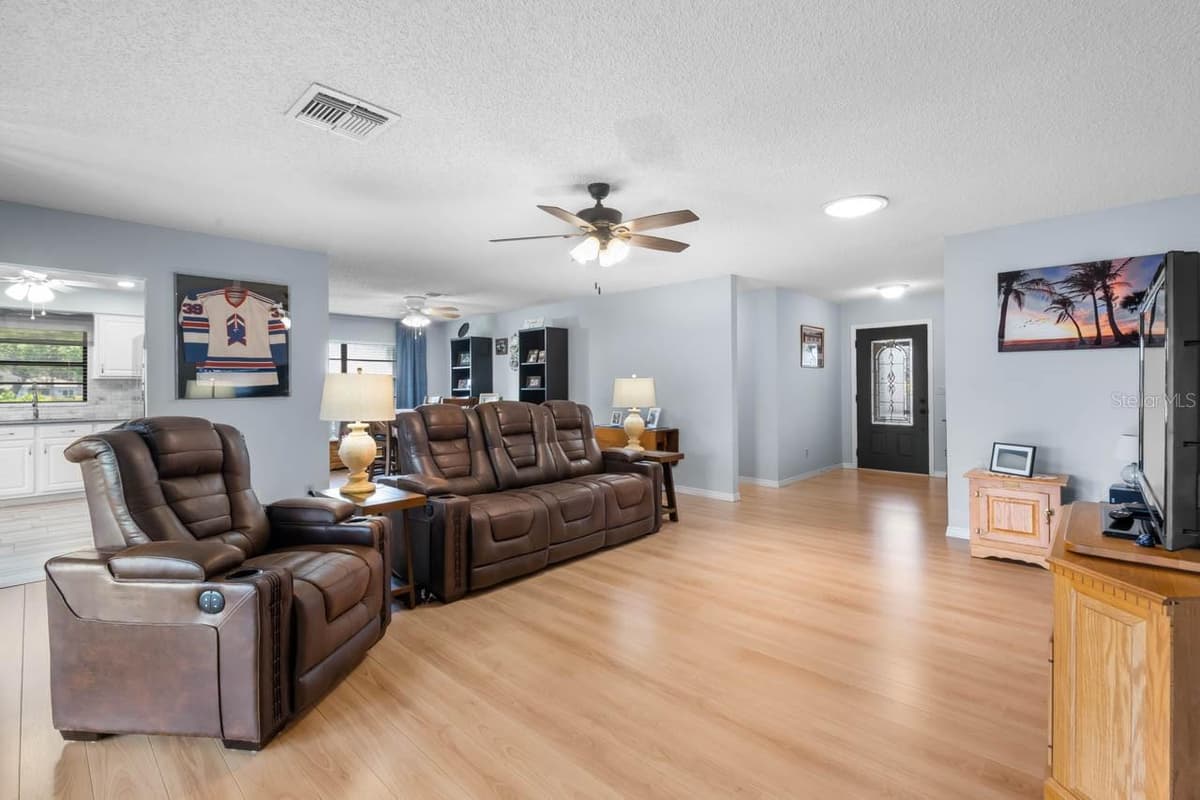 1317 LELAND DRIVE — photo 8 of 67