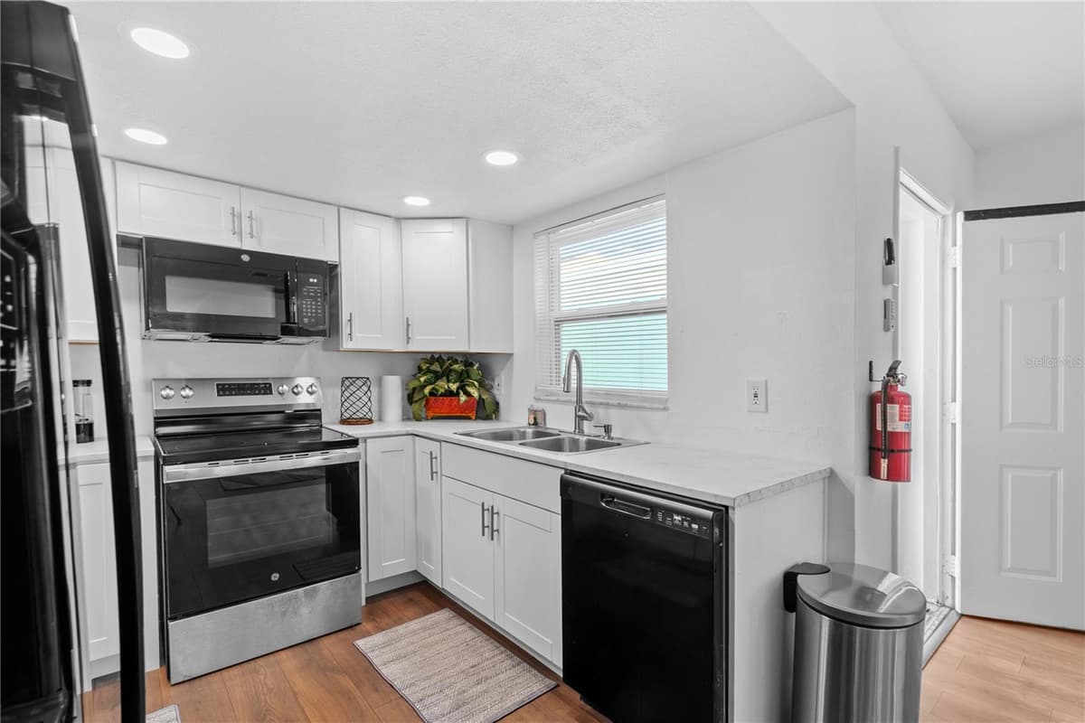 804 13TH AVENUE — photo 12 of 53
