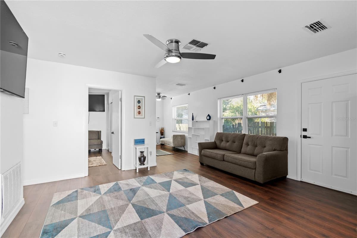 804 13TH AVENUE — photo 18 of 53