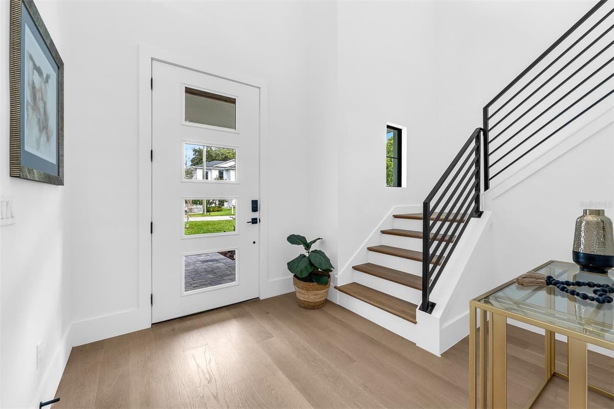 1546 MILLER AVENUE — photo 4 of 36